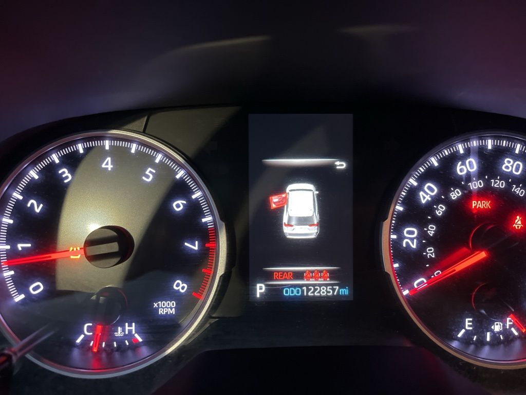 Thumbnail: 2021 Toyota RAV4 - 23