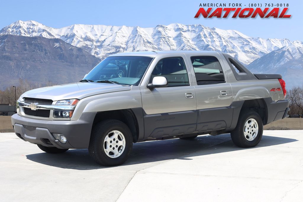 Light Pewter Metallic 2003 Chevrolet Avalanche Pickup Truck Four-Wheel Drive 4-Speed Automatic Overdrive
