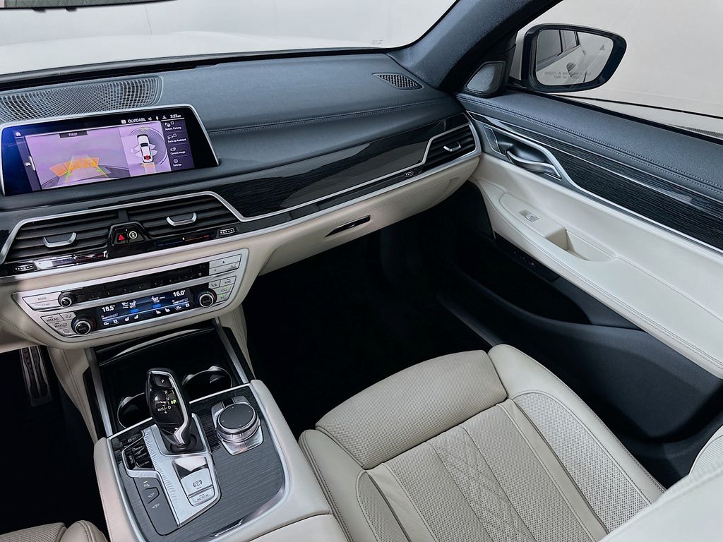 Thumbnail: 2020 BMW 7 Series - 24