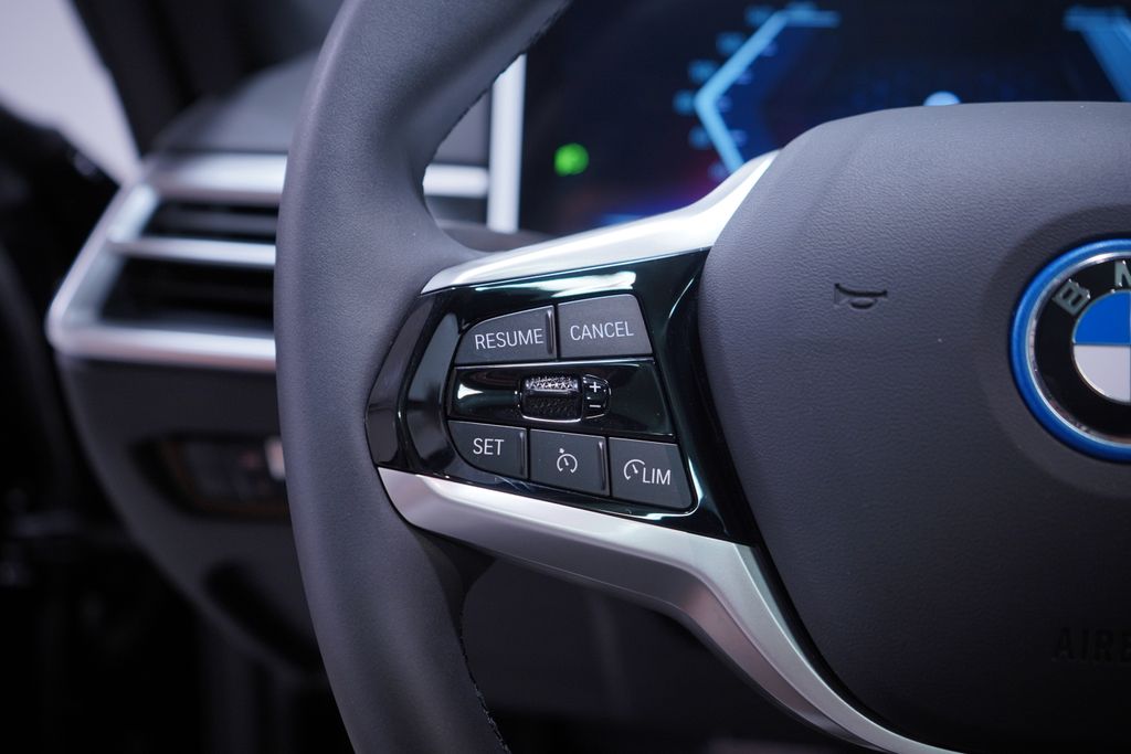 Thumbnail: 2025 BMW i4 - 20