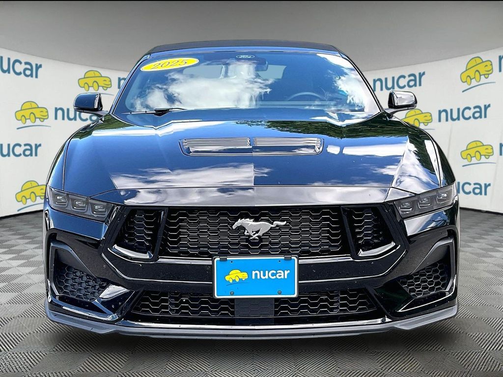 2025 Ford Mustang — photo 2