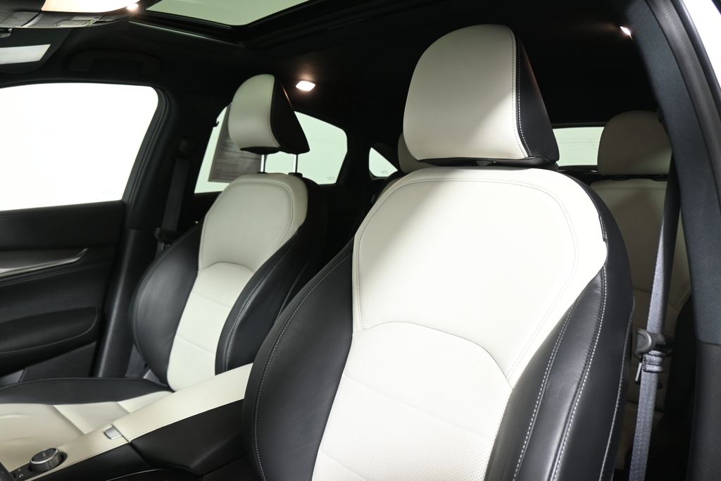 Thumbnail: 2025 INFINITI QX55 - 16