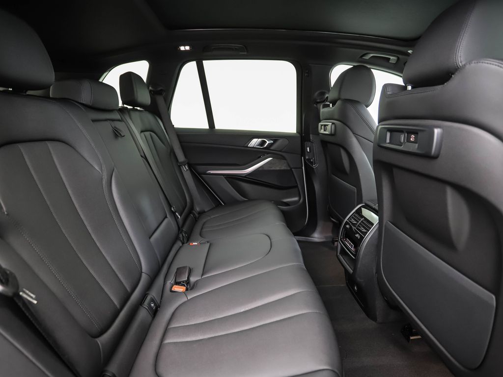 Thumbnail: 2022 BMW X5 - 28