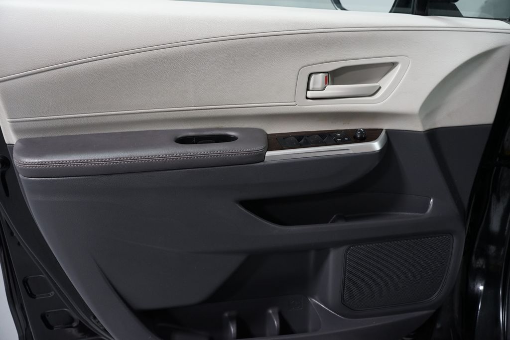 Thumbnail: 2024 Toyota Sienna - 29