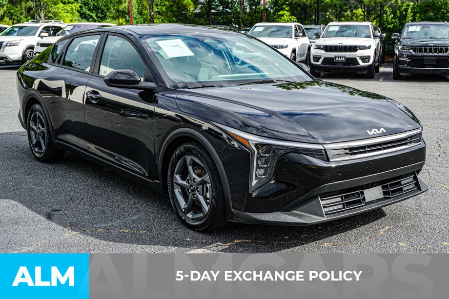 Used 2025 Black Kia LXS image 4