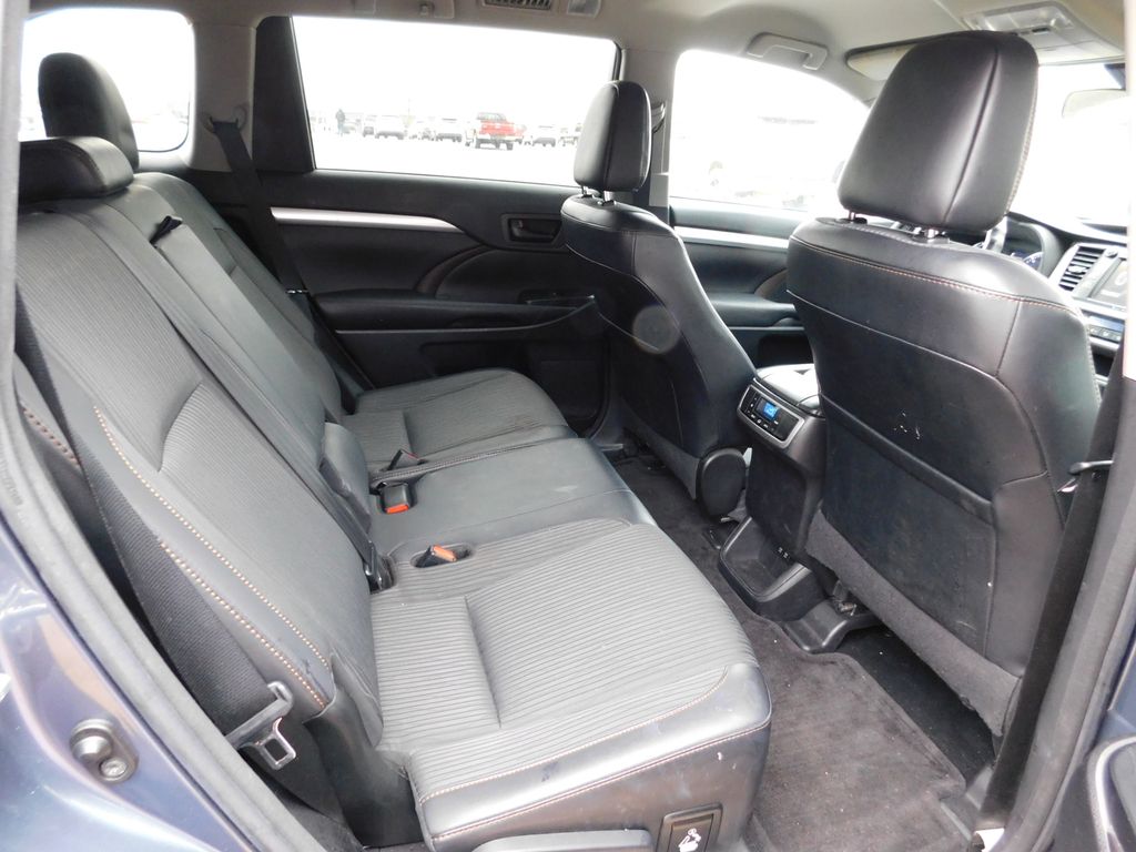 Thumbnail: 2017 Toyota Highlander - 4