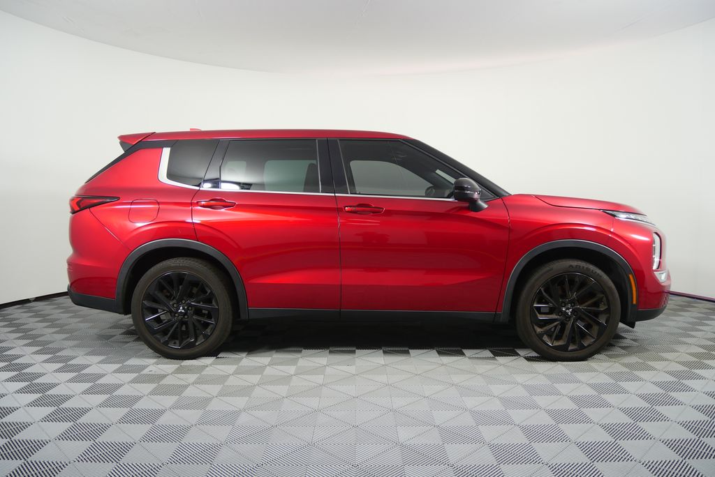 Thumbnail: 2022 Mitsubishi Outlander - 2
