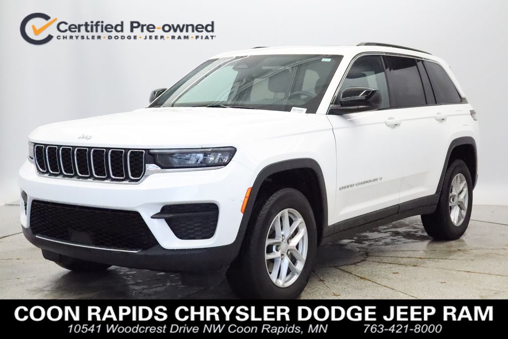 Bright White Clearcoat 2024 Jeep Grand Cherokee Laredo 4WD SUV / Crossover Four-Wheel Drive 8-Speed Automatic