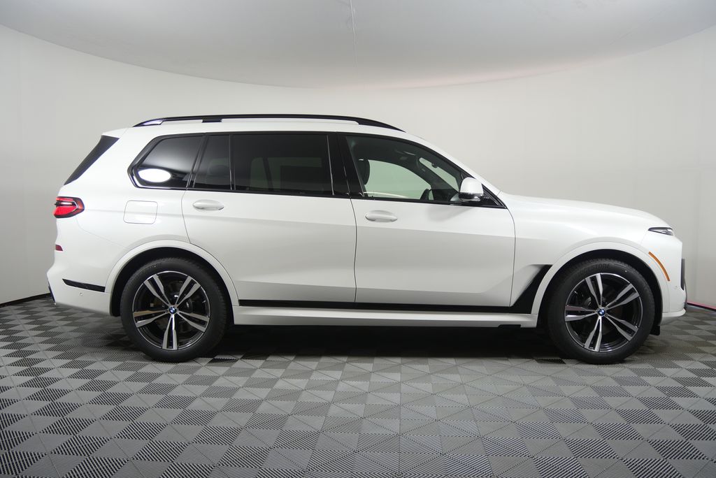 Thumbnail: 2027 BMW X7 - 2
