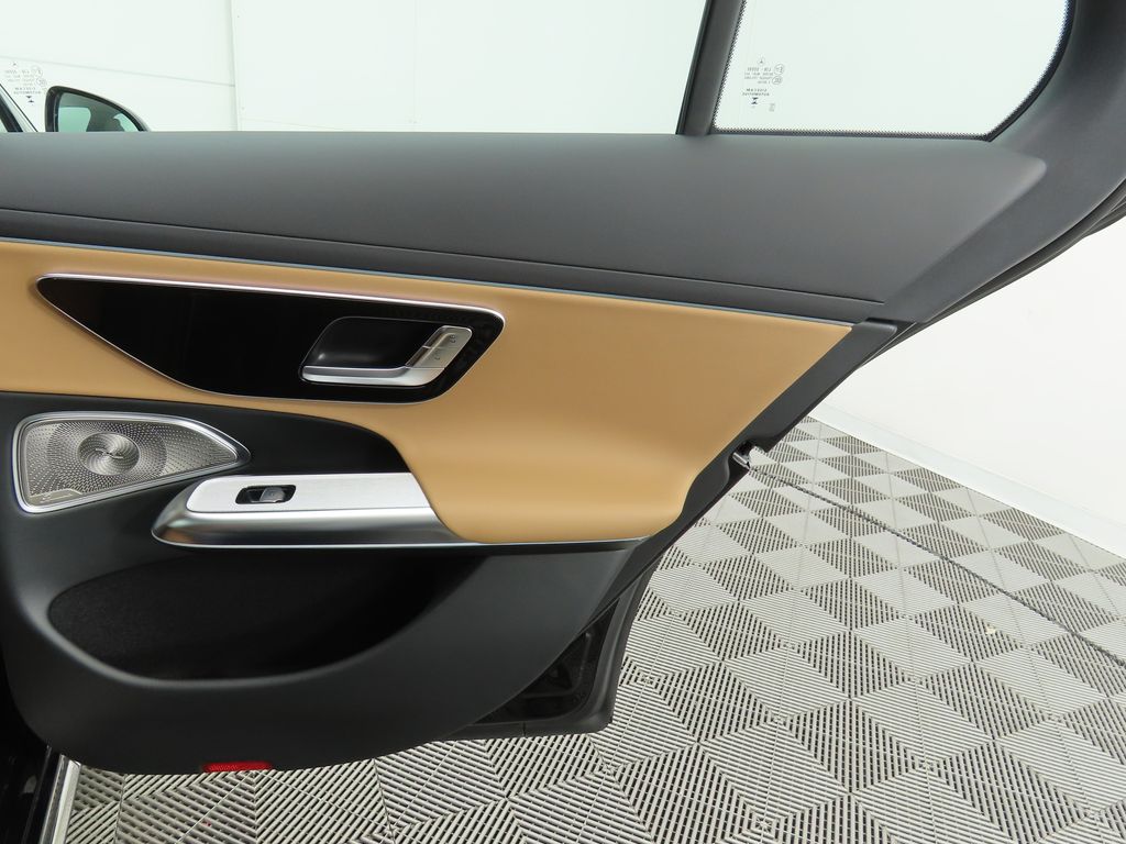 2025 Mercedes-Benz E-Class E 450 27