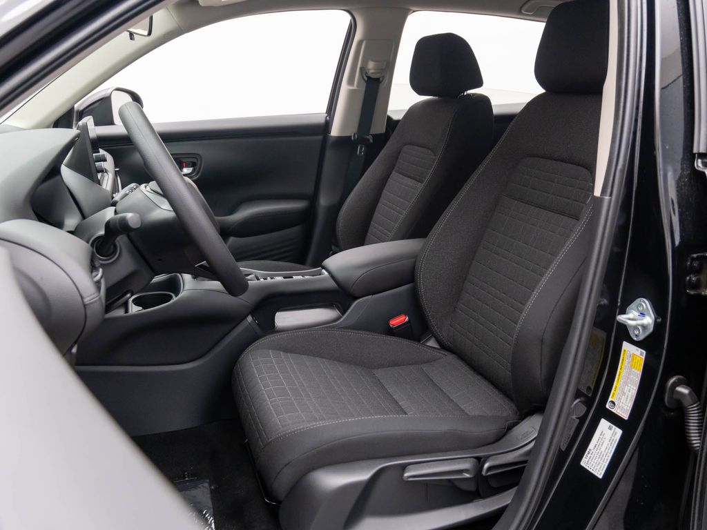 2025 Honda HR-V LX photo