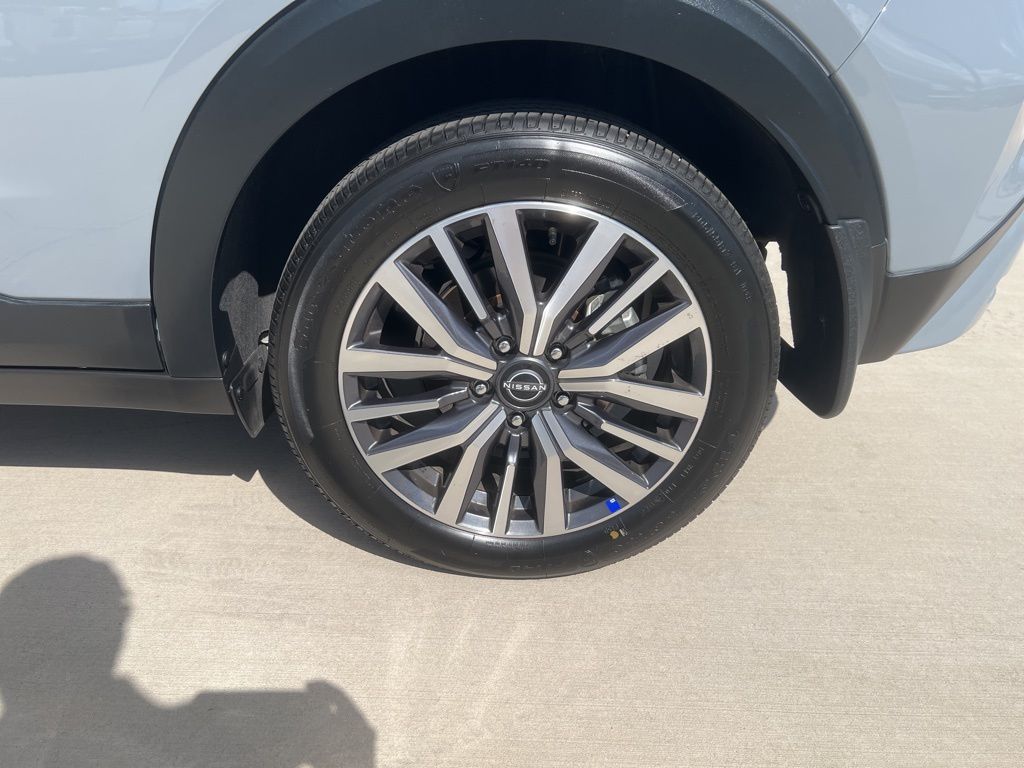 2024 Boulder Gray Pearl Nissan Kicks SV FWD SUV