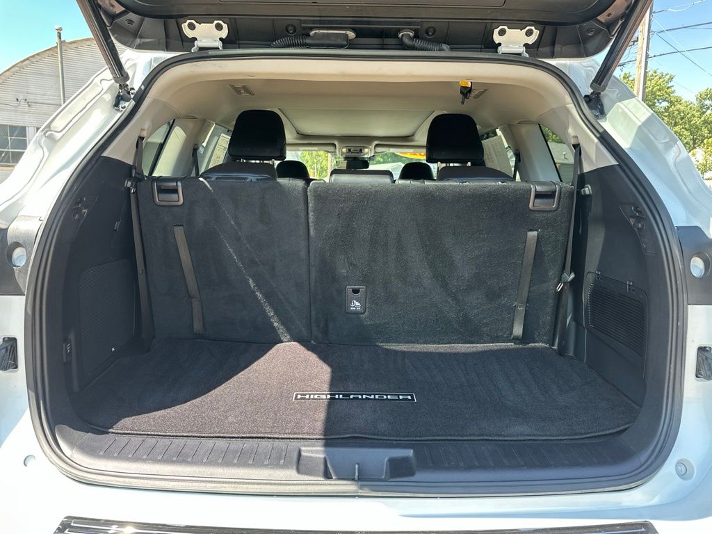 Used 2022 Toyota Highlander Hybrid SUV