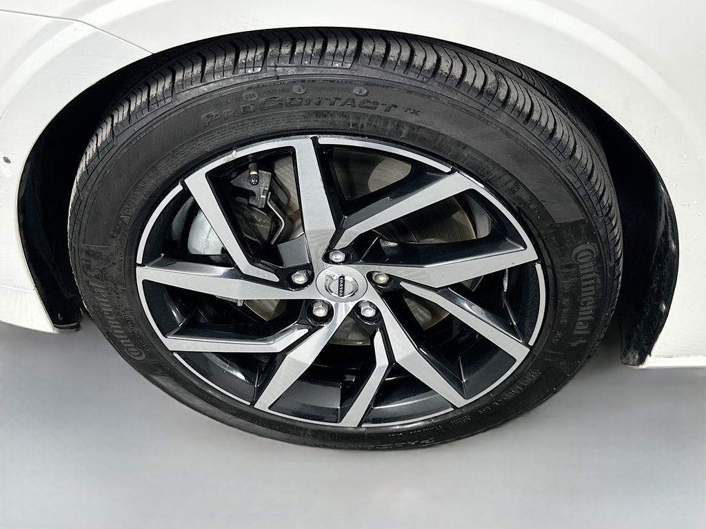 Thumbnail: 2020 Volvo S60 - 32