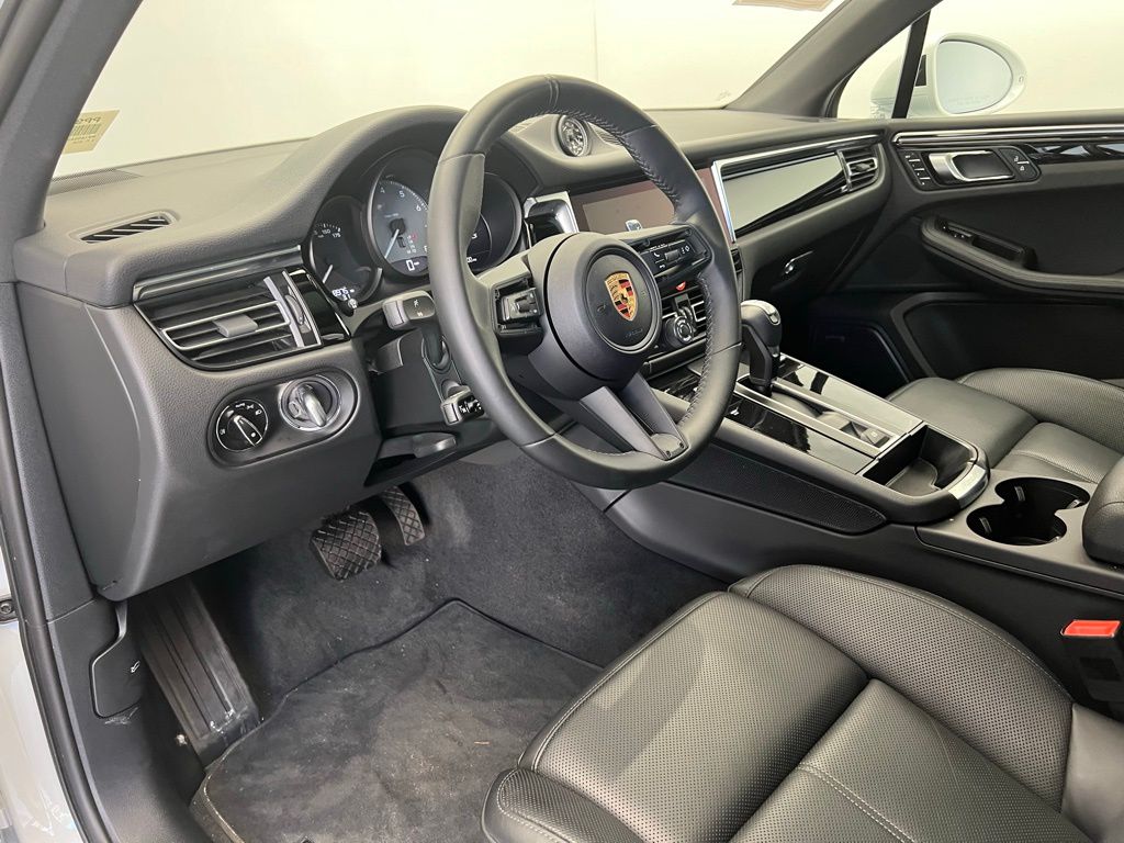 Thumbnail: 2024 Porsche Macan - 4