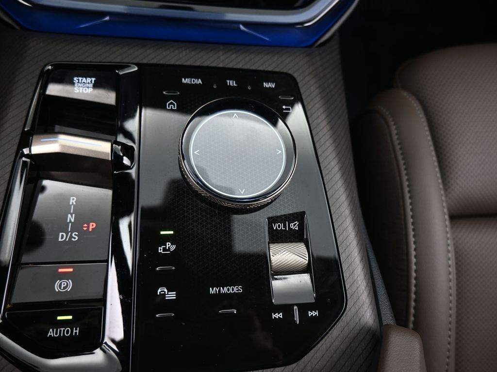 Used 2025 Mineral White Metallic BMW 30 xDrive image 30