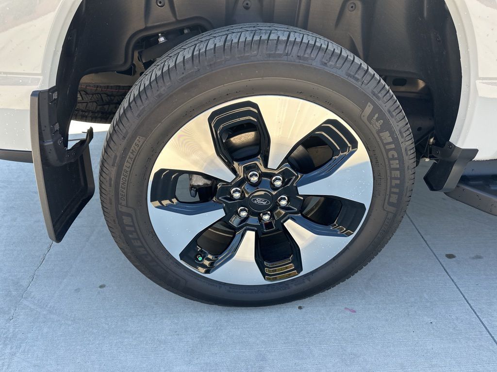 2024 Avalanche Ford F-150 Lightning Platinum AWD Truck