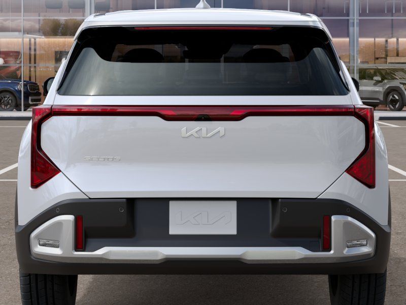 2027 Snow White Pearl Kia Seltos LX FWD SUV