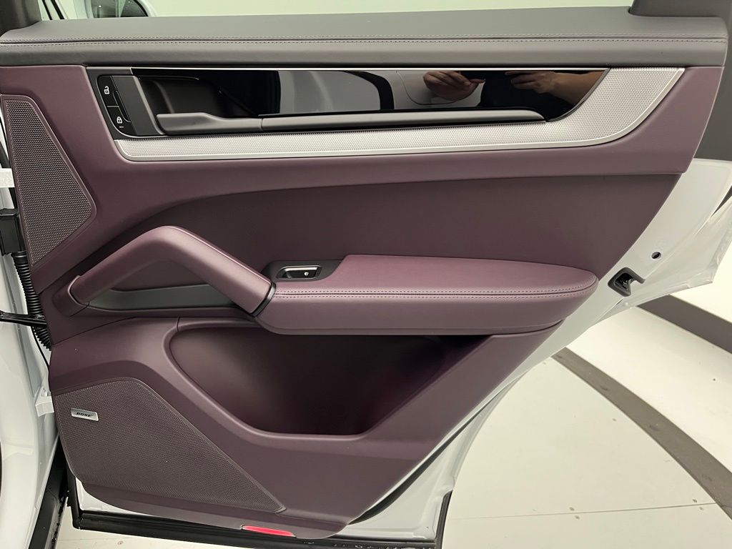 Thumbnail: 2025 Porsche Cayenne - 30