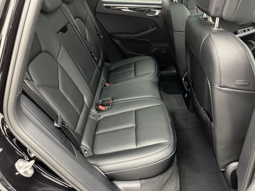 Thumbnail: 2026 Porsche Macan - 27