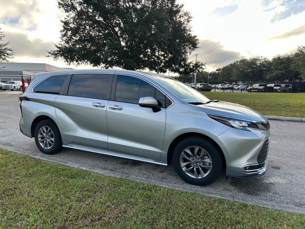 Thumbnail: 2023 Toyota Sienna - 7