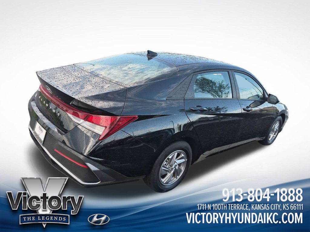 Used 2025 Black Hyundai SE image 5