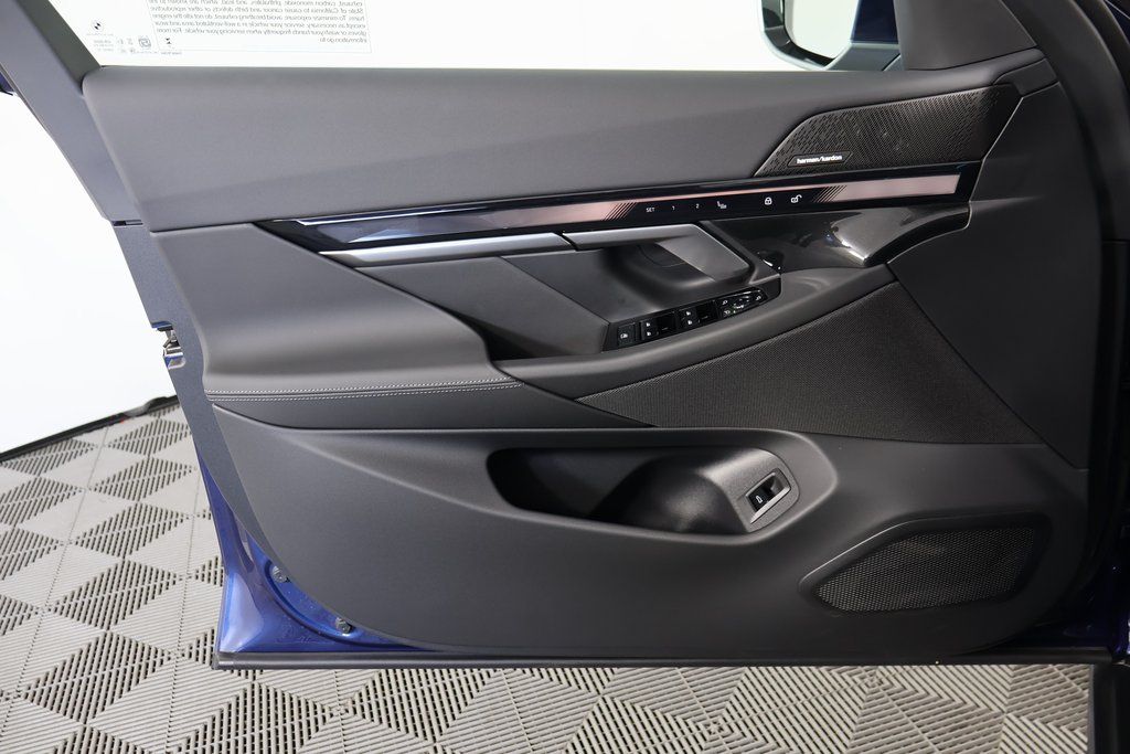 Thumbnail: 2026 BMW i5 - 7