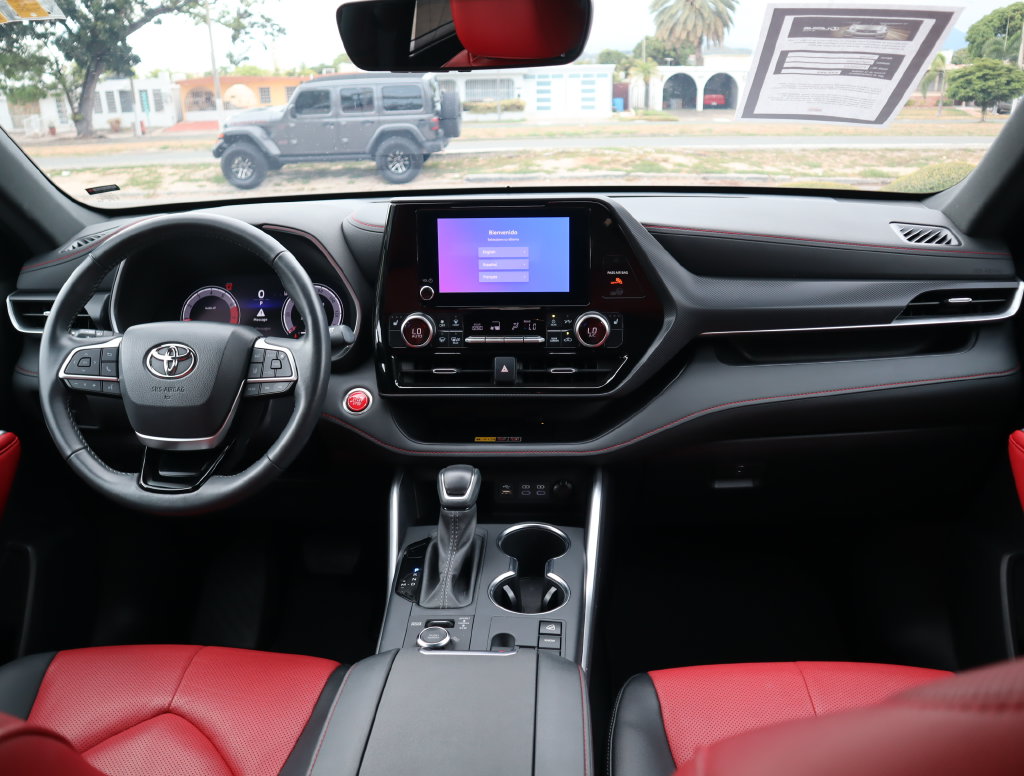Thumbnail: 2025 Toyota Highlander - 30