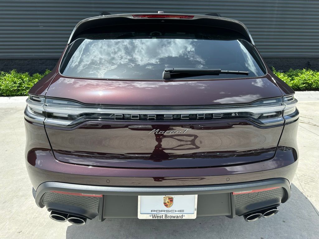2025 Porsche Macan  11