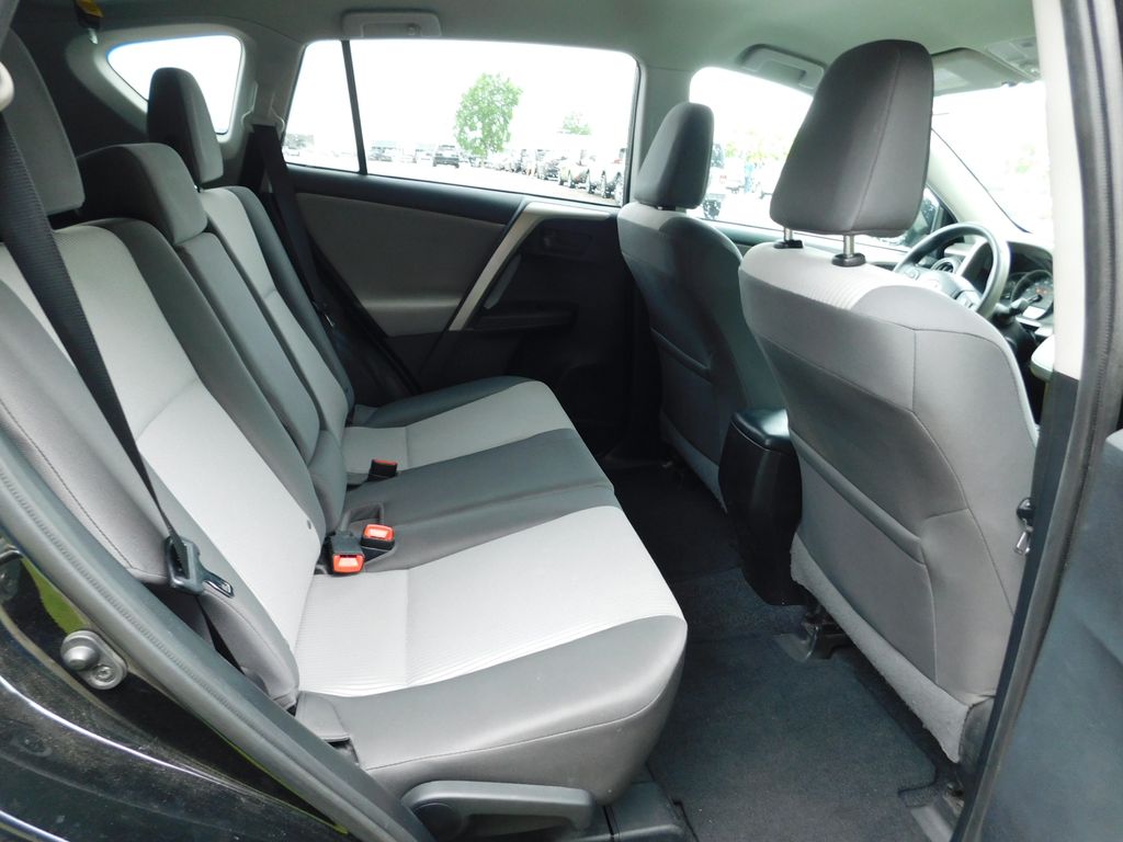 2014 Toyota RAV4 LE 5