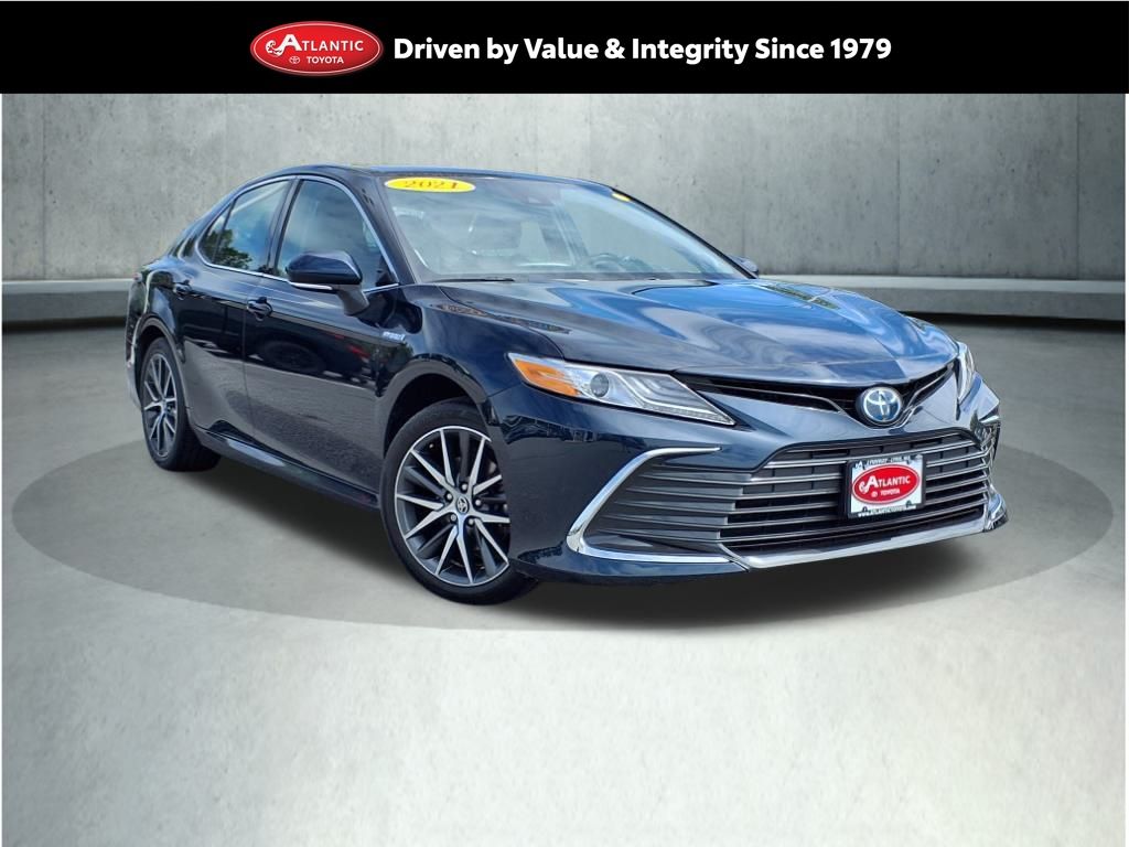 2021 Toyota Camry XLE's photo