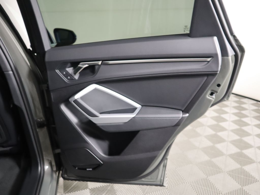 Thumbnail: 2025 Audi Q3 - 28