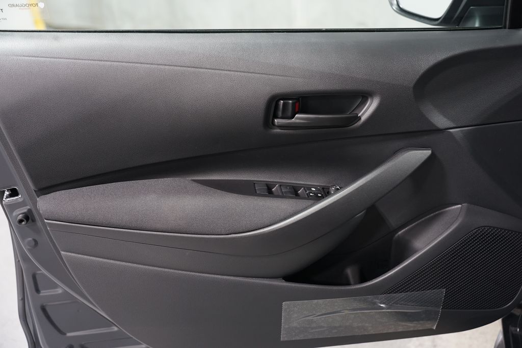 2025 Toyota Corolla LE 29