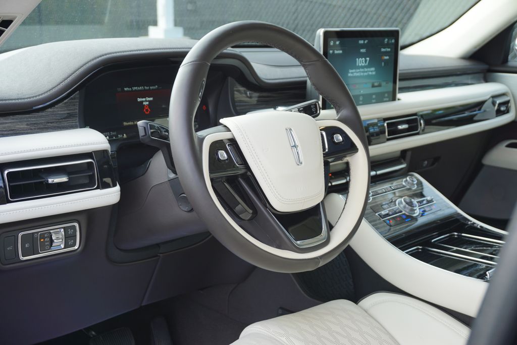 Thumbnail: 2021 Lincoln Aviator - 26