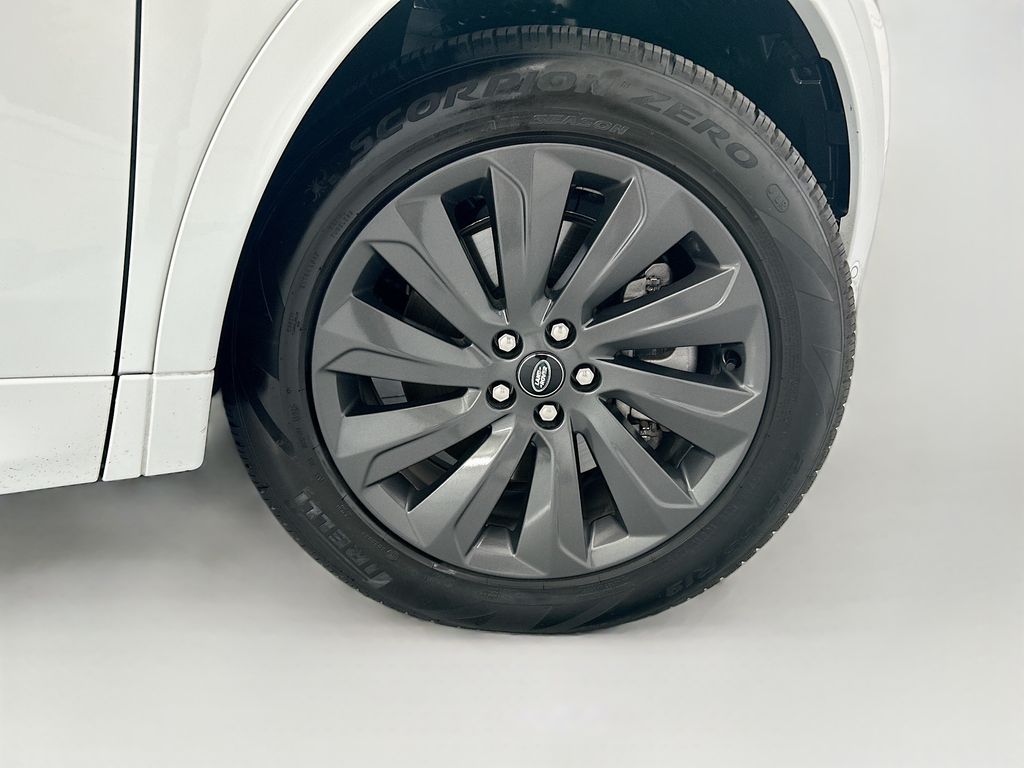 Thumbnail: 2025 Land Rover Discovery Sport - 31