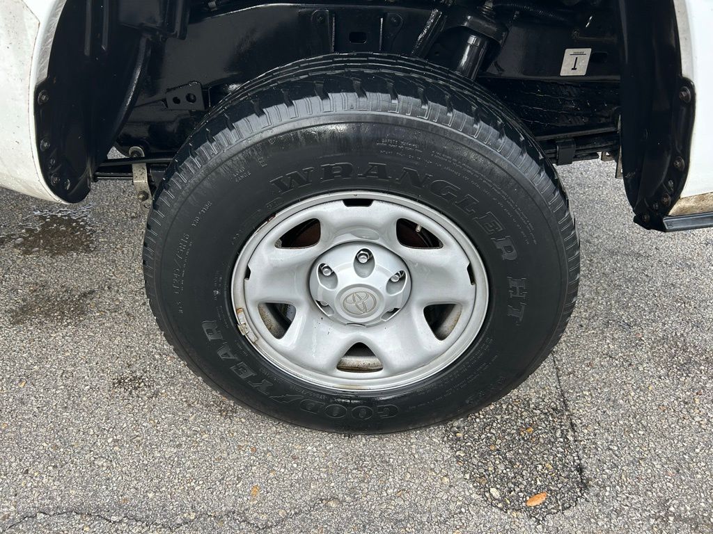 Thumbnail: 2017 Toyota Tacoma - 9