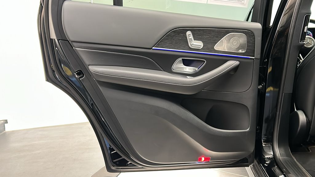 2025 Mercedes-Benz GLS 450 4MATIC 22