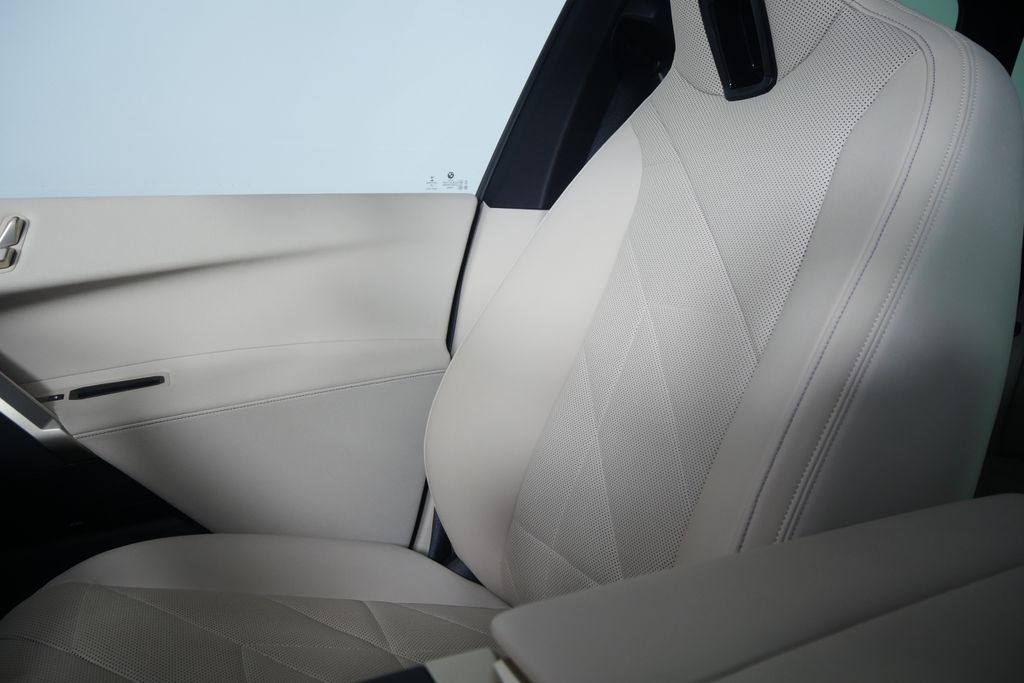 Thumbnail: 2023 BMW iX - 22