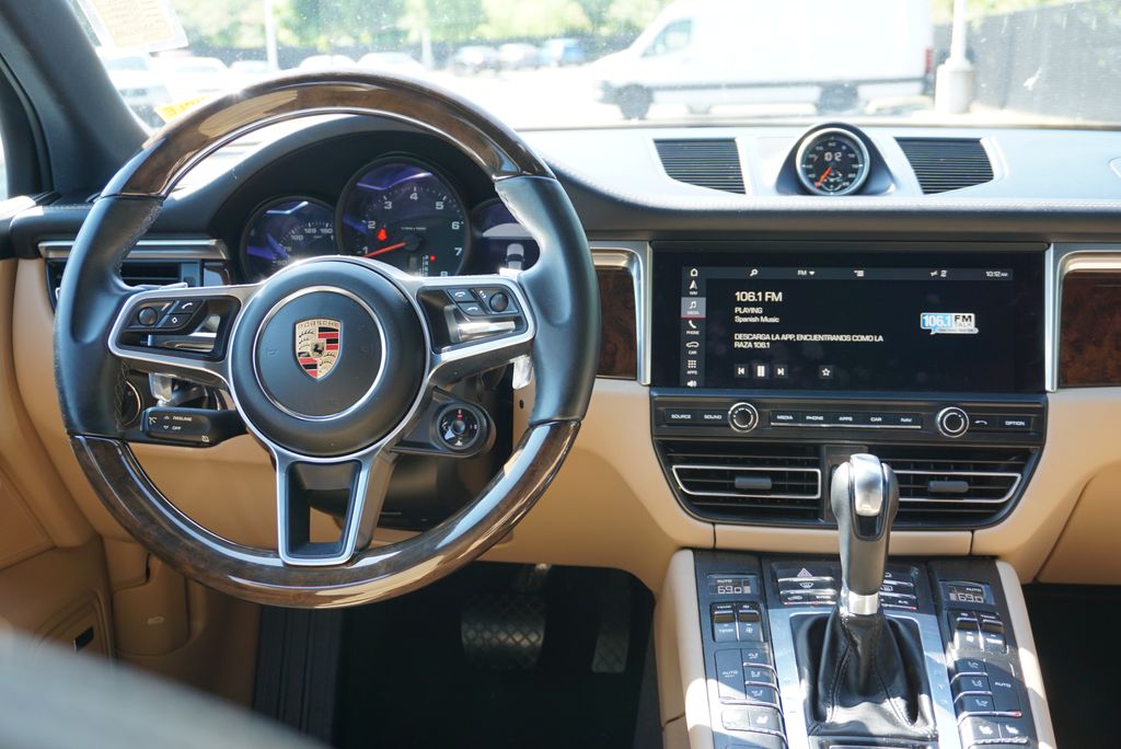 Thumbnail: 2019 Porsche Macan - 16