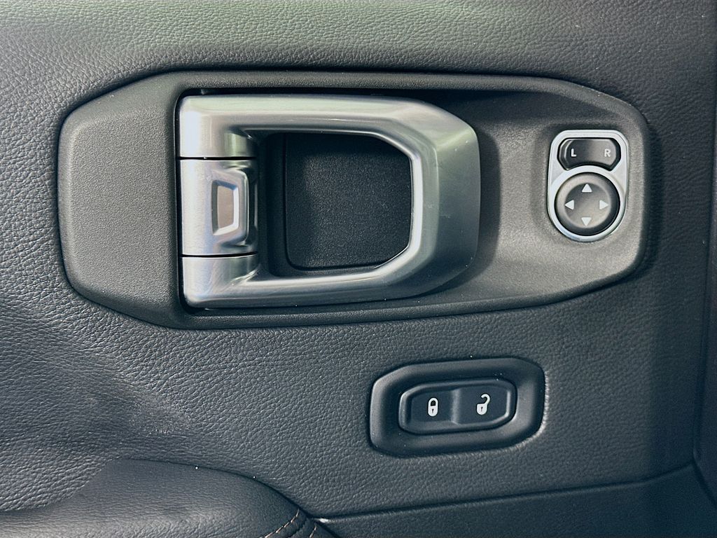 Thumbnail: 2021 Jeep Wrangler - 18