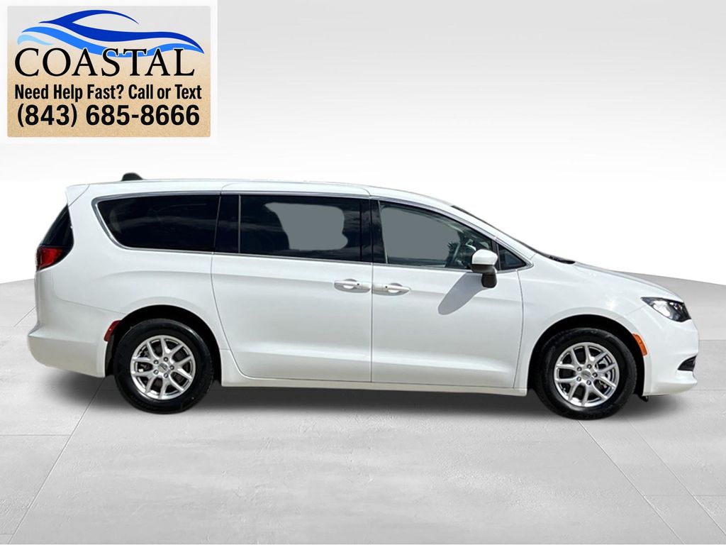 2023 Chrysler Voyager LX - 4