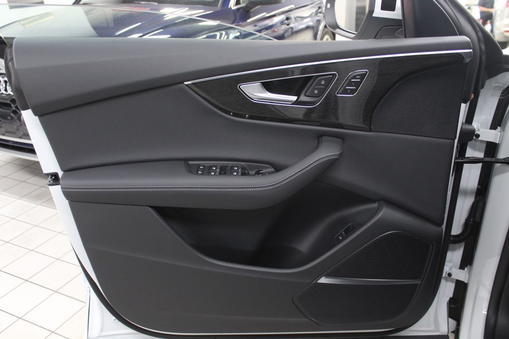 Thumbnail: 2026 Audi Q8 - 11