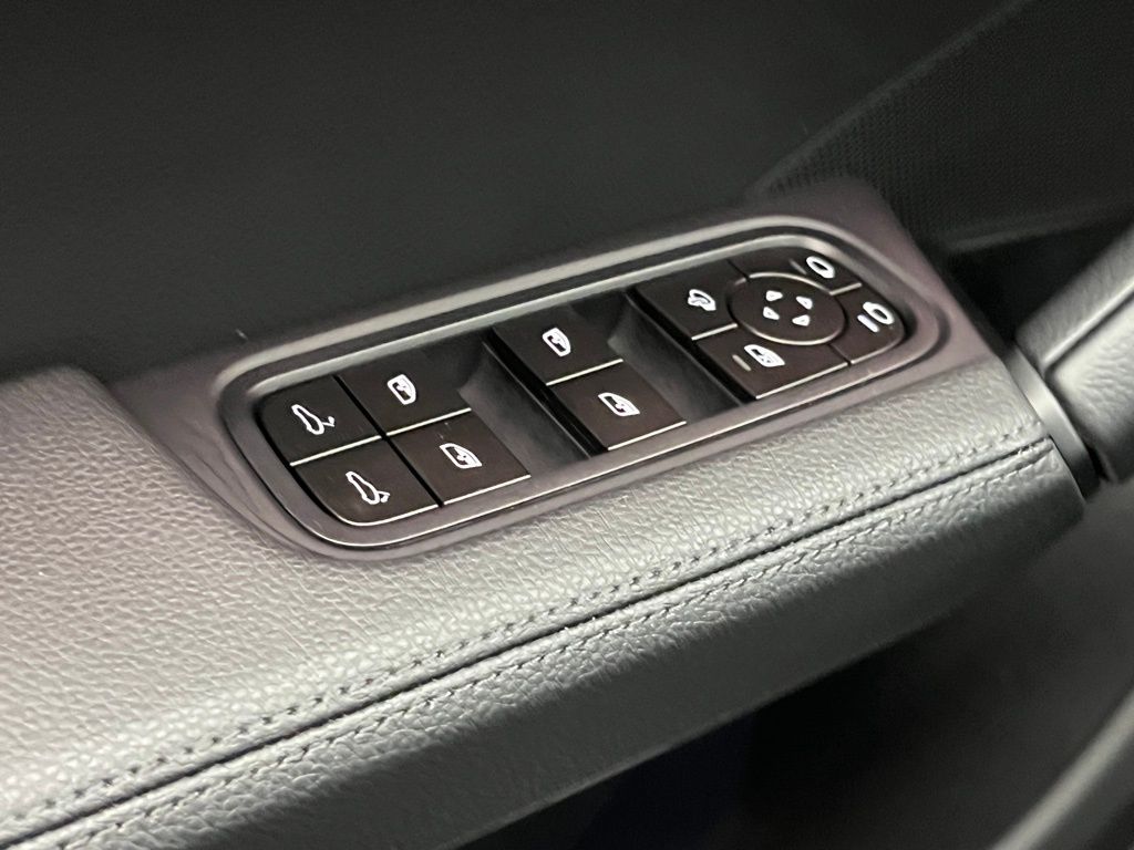 Thumbnail: 2026 Porsche Cayenne - 26