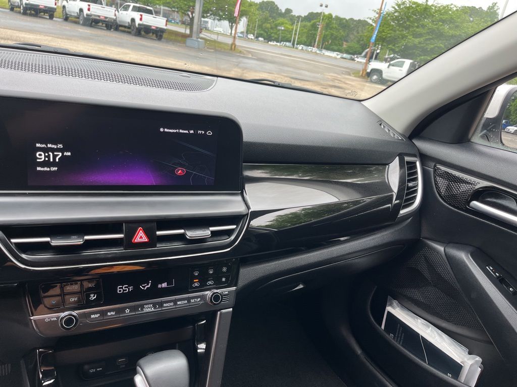 Used 2024 White Kia X-Line image 19