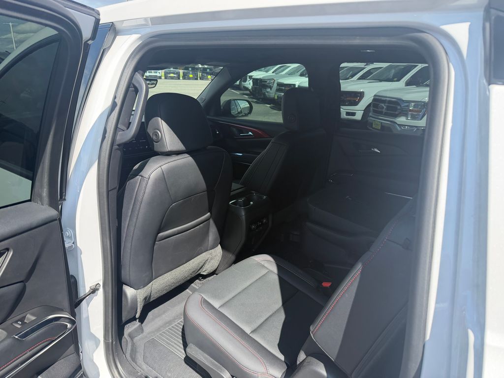 Used 2025 Chevrolet Traverse SUV