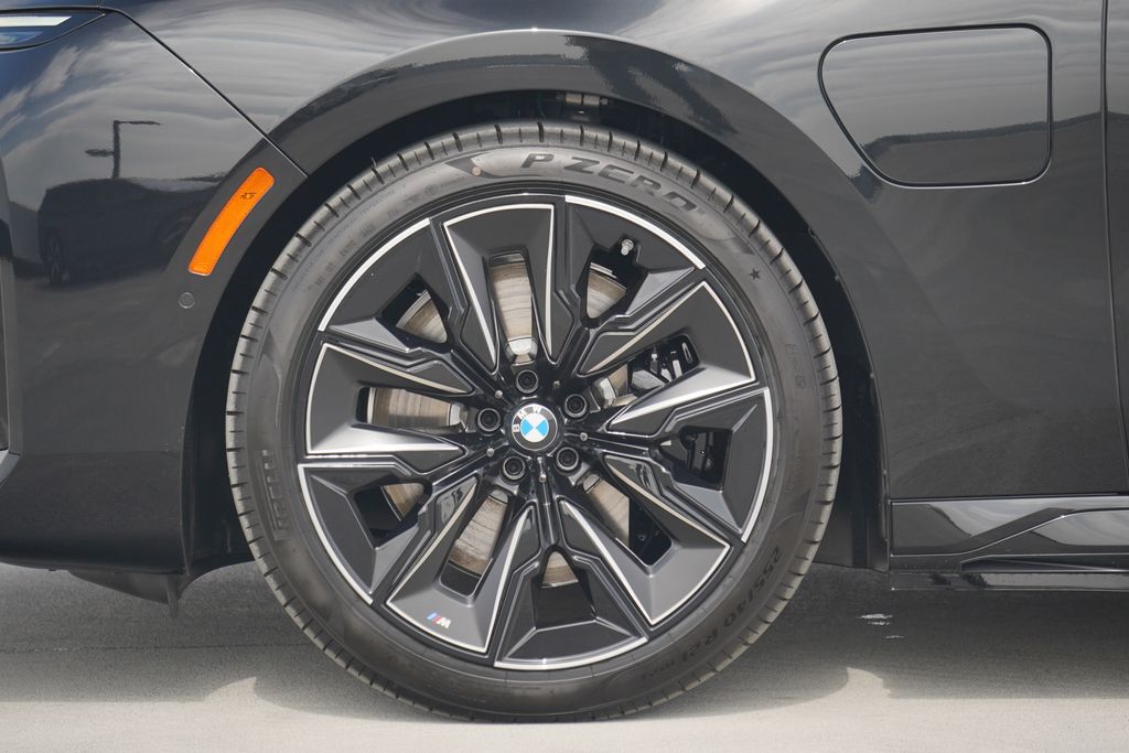 Thumbnail: 2025 BMW 7 Series - 5