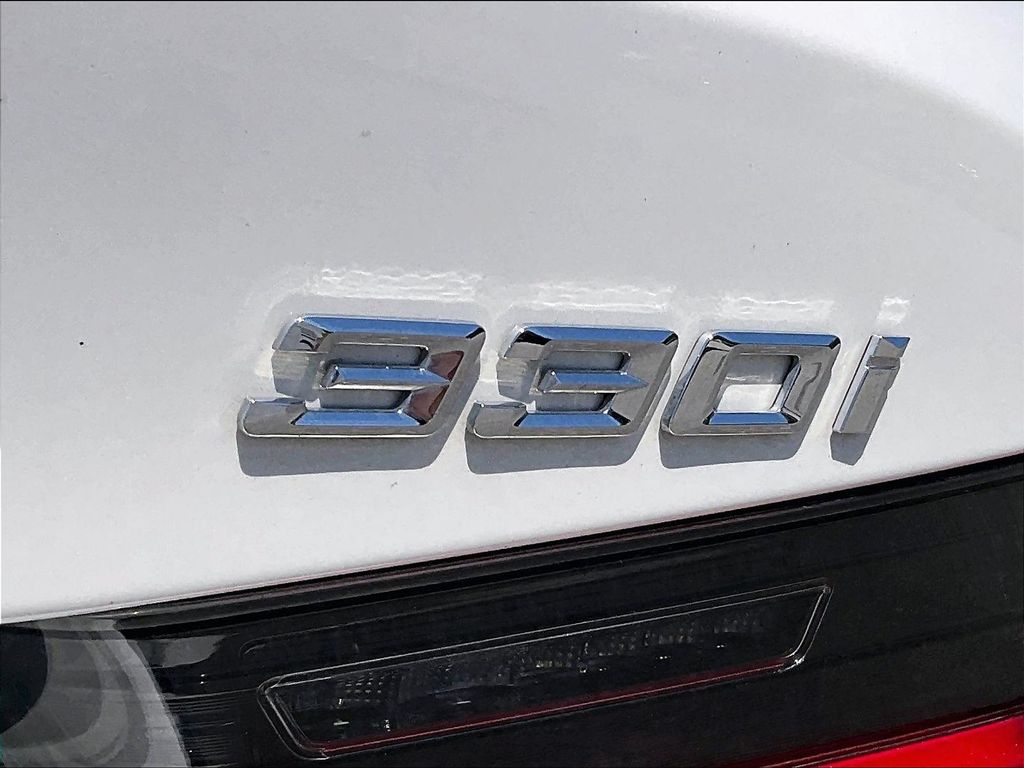 2023 BMW 3 Series — photo 27