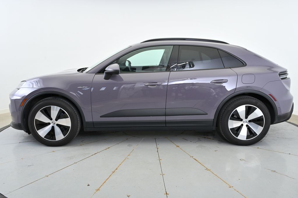 Thumbnail: 2025 Porsche Macan - 2
