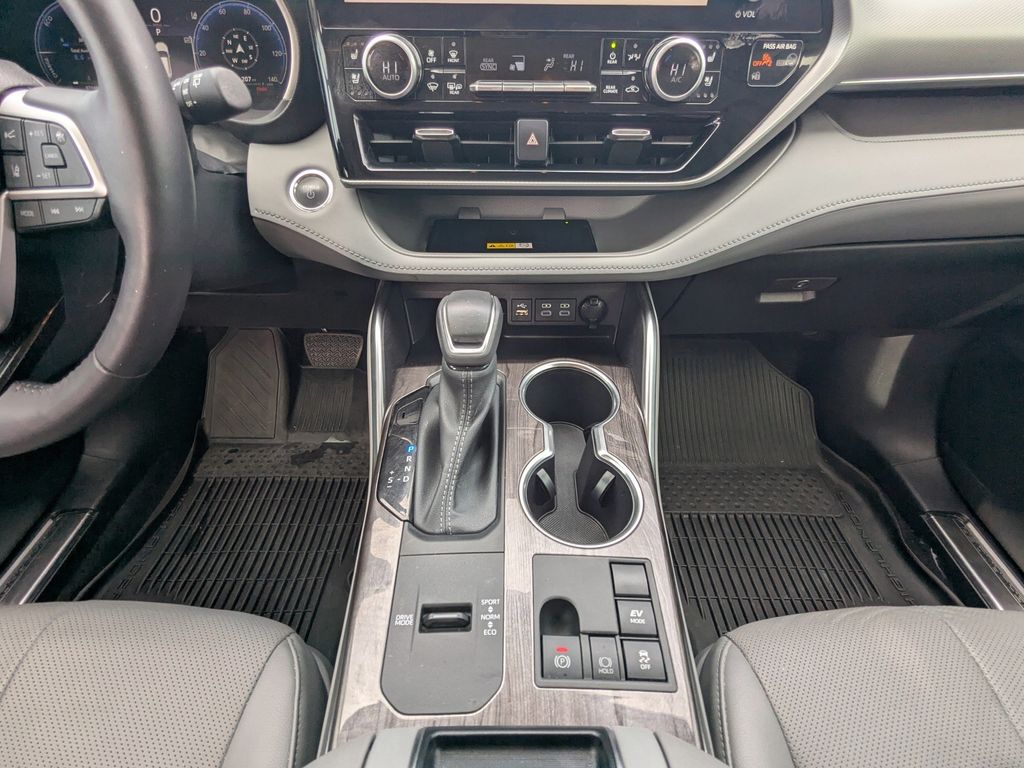 2023 Toyota Highlander Hybrid Platinum