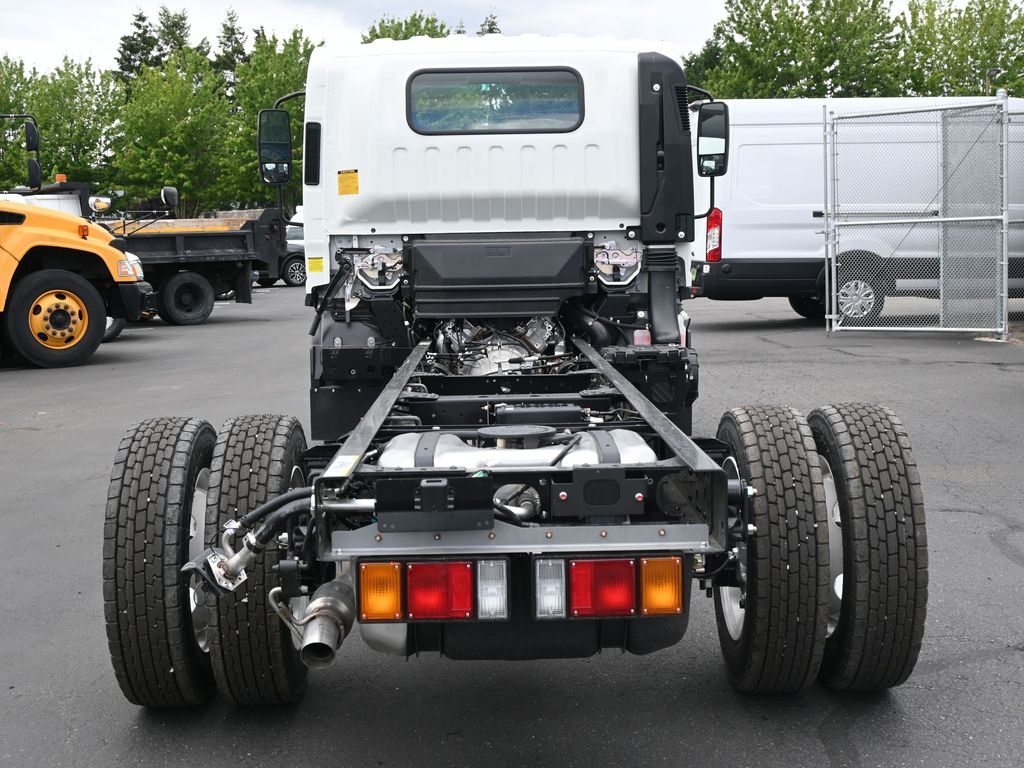 2025 Isuzu NPR HD 